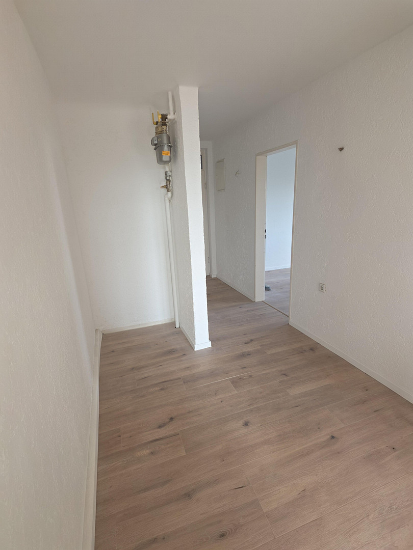 frisch renovierte 2-Zimmer-Wohnung mit neuer Einbauküche in Mannheim-Lindenhof – Mannheim Lindenhof(Neckarau) – Vorschaubild 4