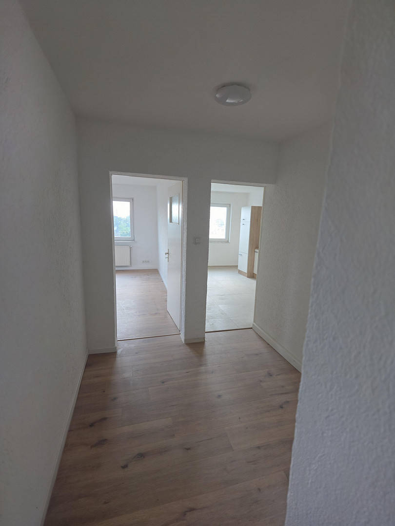 frisch renovierte 2-Zimmer-Wohnung mit neuer Einbauküche in Mannheim-Lindenhof – Mannheim Lindenhof(Neckarau) – Vorschaubild 3