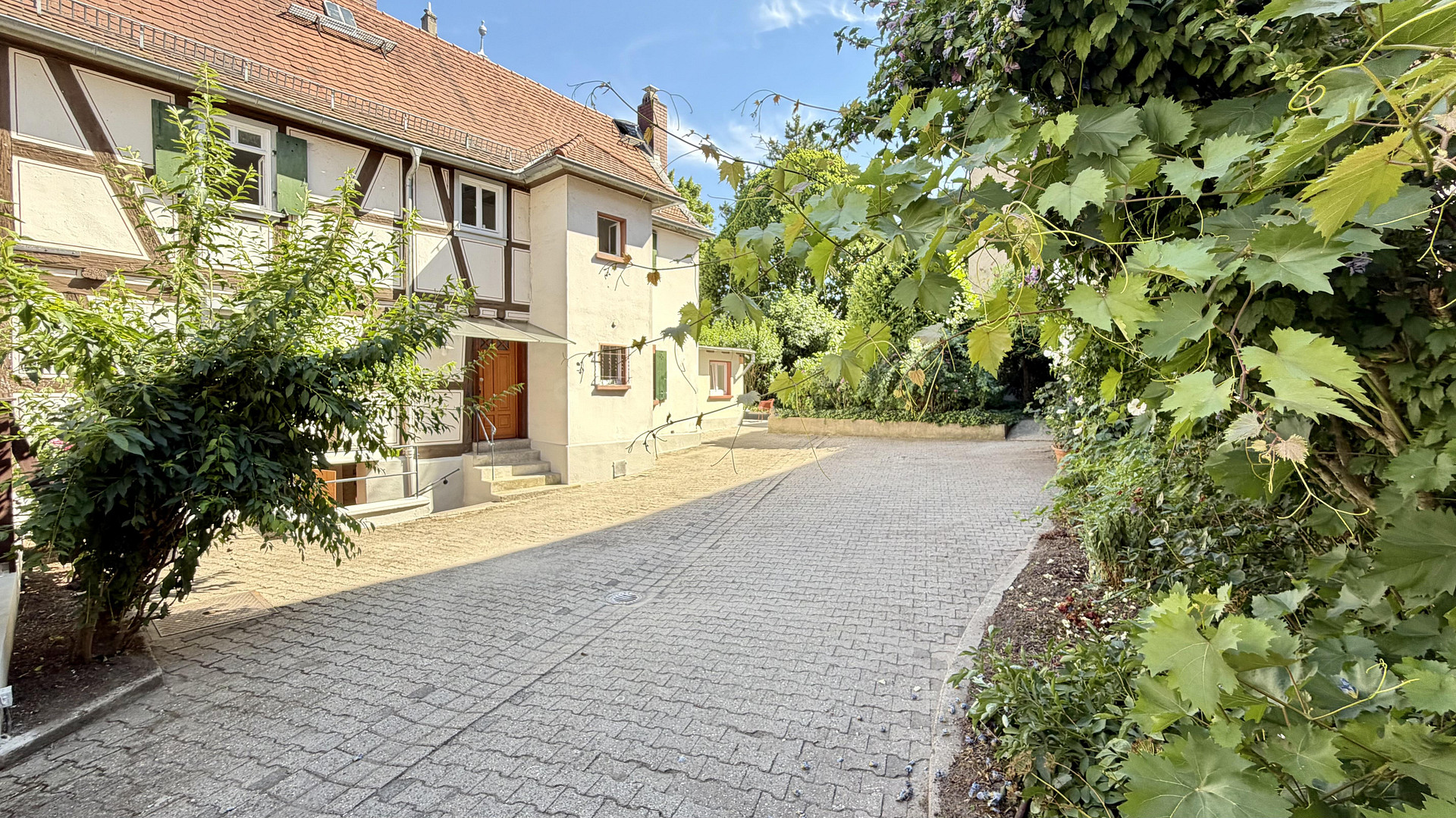 Traumhaftes Fachwerkhaus mit großem Grundstück und Terrasse