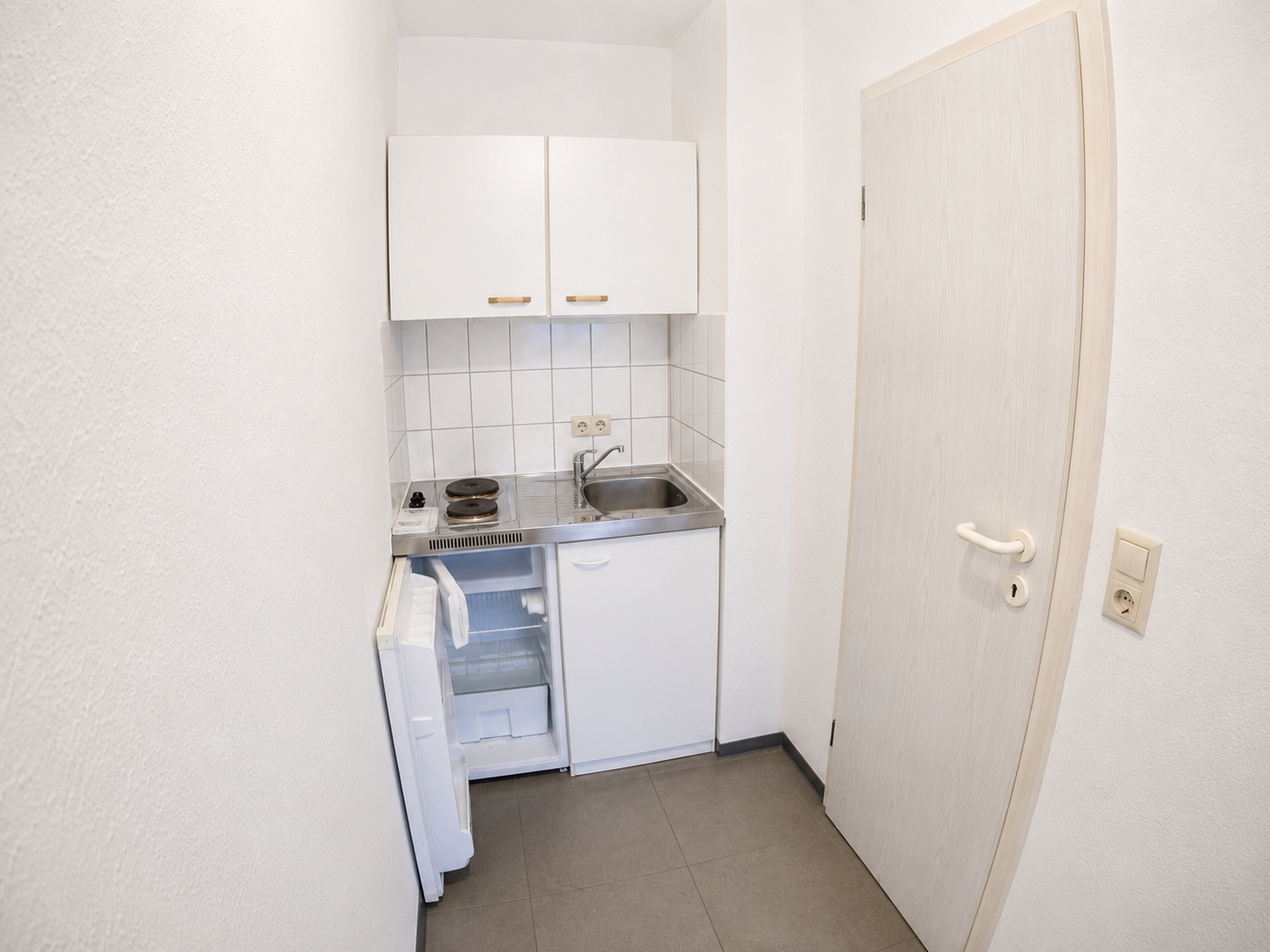 Modernes/ruhiges 1-Zimmer-Appartement mit Einbauküche in zentraler Lage in Fürth – Lange Straße 74, 90762 Fürth – Vorschaubild 7