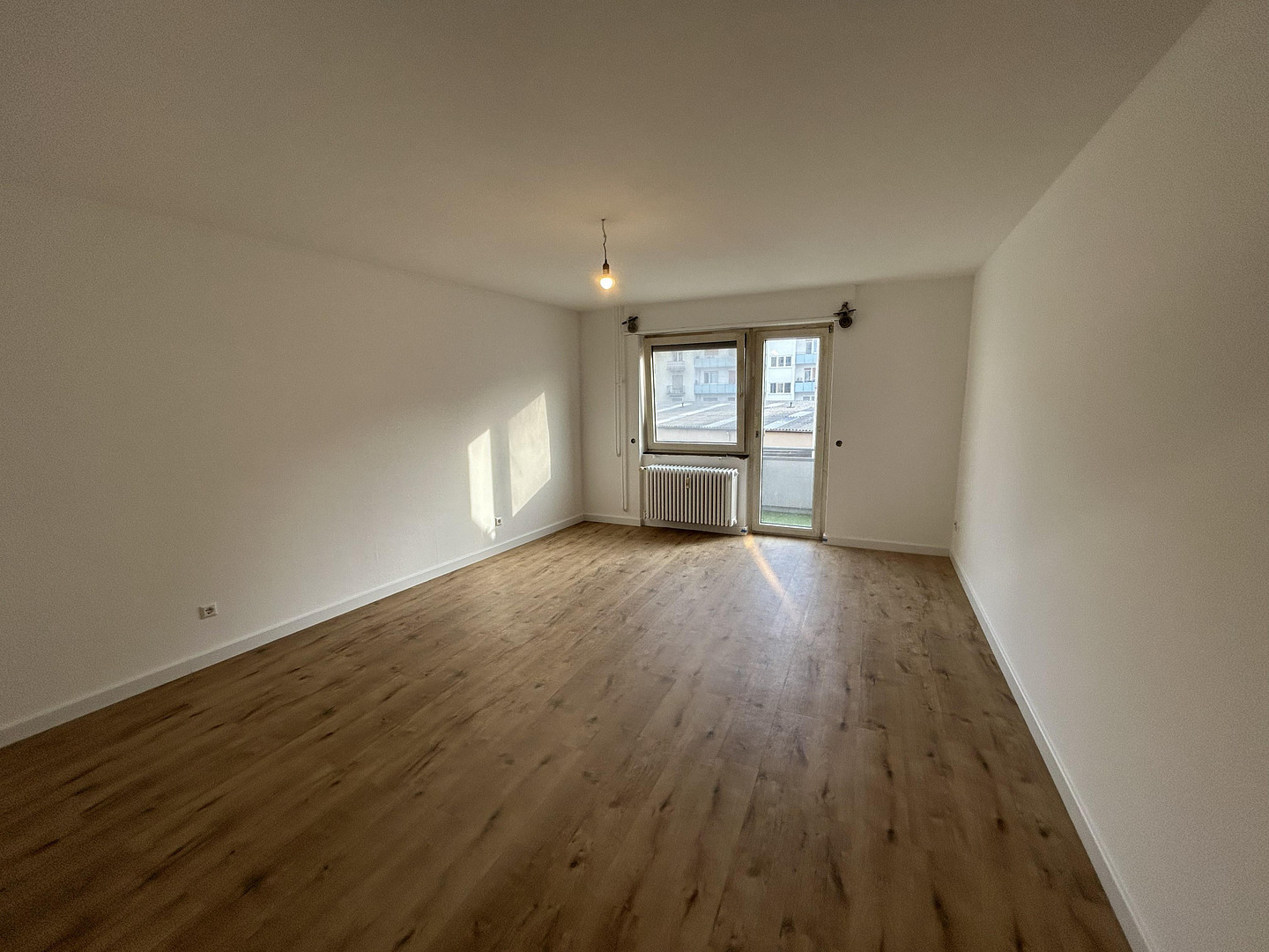 1,5-Zimmer-Wohnung | Erstbezug nach Sanierung | 2 Balkone |  Tageslichtbad | hochwertige Einbauküche – Augartenstraße 44, 68165 Mannheim – Vorschaubild 2