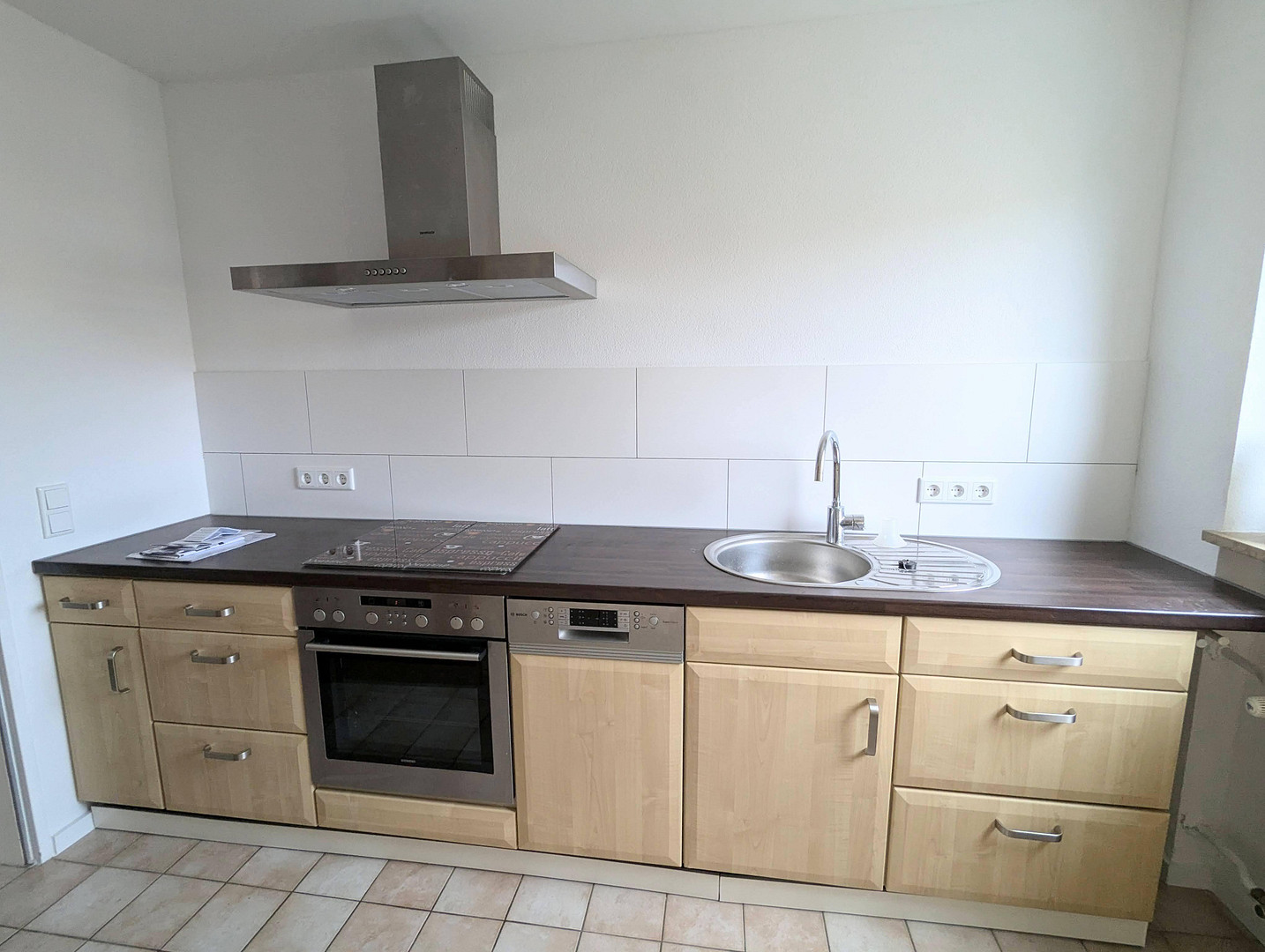 Einladung in dein/euer neues Zuhause (2 Zi, 6. Stock, Aufzug, Balkon, Stellplatz, EBK) – Bergstraße 59, 97076 Würzburg(Lengfeld) – Vorschaubild 3