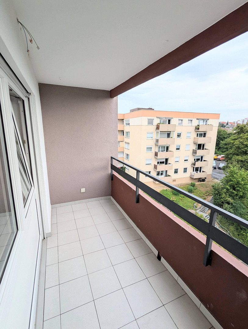 Einladung in dein/euer neues Zuhause (2 Zi, 6. Stock, Aufzug, Balkon, Stellplatz, EBK) – Bergstraße 59, 97076 Würzburg(Lengfeld) – Vorschaubild 9