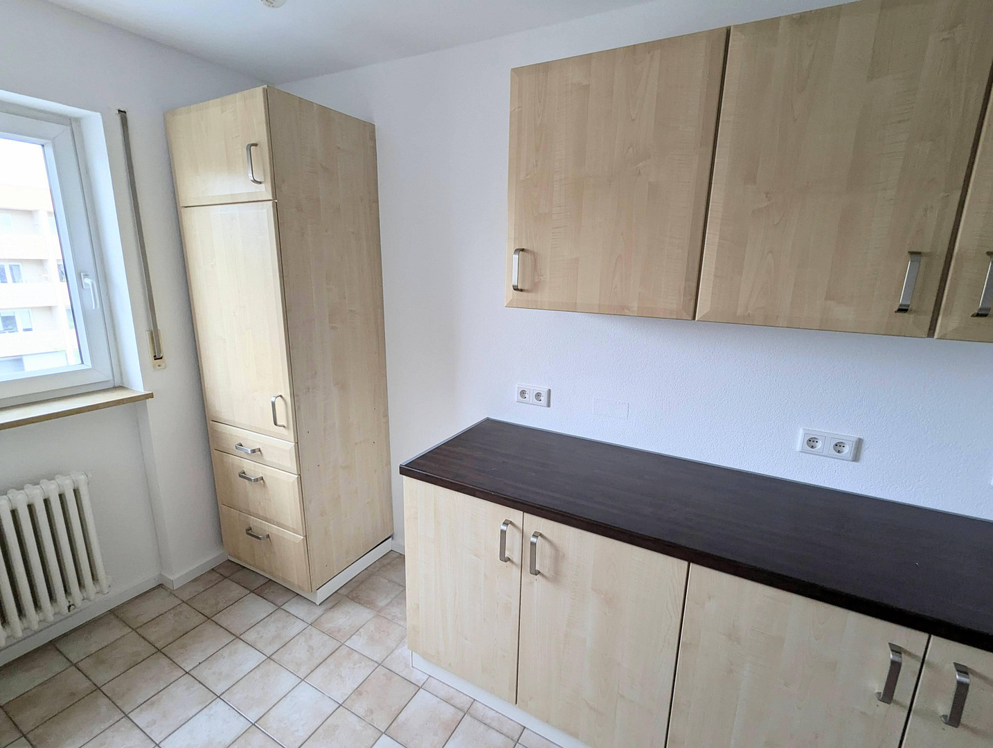 Einladung in dein/euer neues Zuhause (2 Zi, 6. Stock, Aufzug, Balkon, Stellplatz, EBK) – Bergstraße 59, 97076 Würzburg(Lengfeld) – Vorschaubild 4