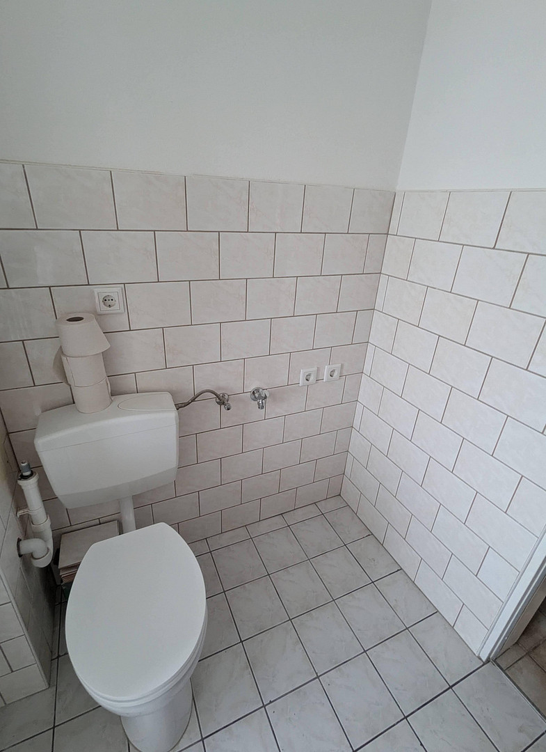 Einladung in dein/euer neues Zuhause (2 Zi, 6. Stock, Aufzug, Balkon, Stellplatz, EBK) – Bergstraße 59, 97076 Würzburg(Lengfeld) – Vorschaubild 5