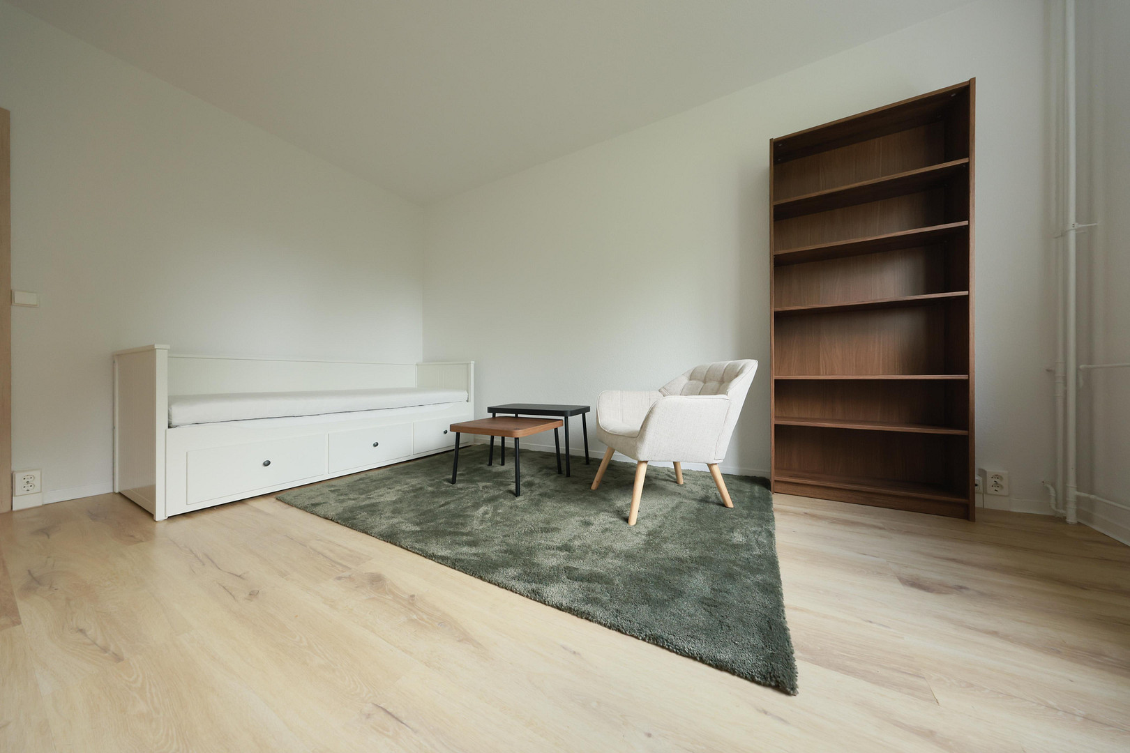 Möbliert einziehen & durchstarten: komplett ausgestattetes 1-Zimmer-Zuhause – Rostock(Dierkow) – Vorschaubild 2