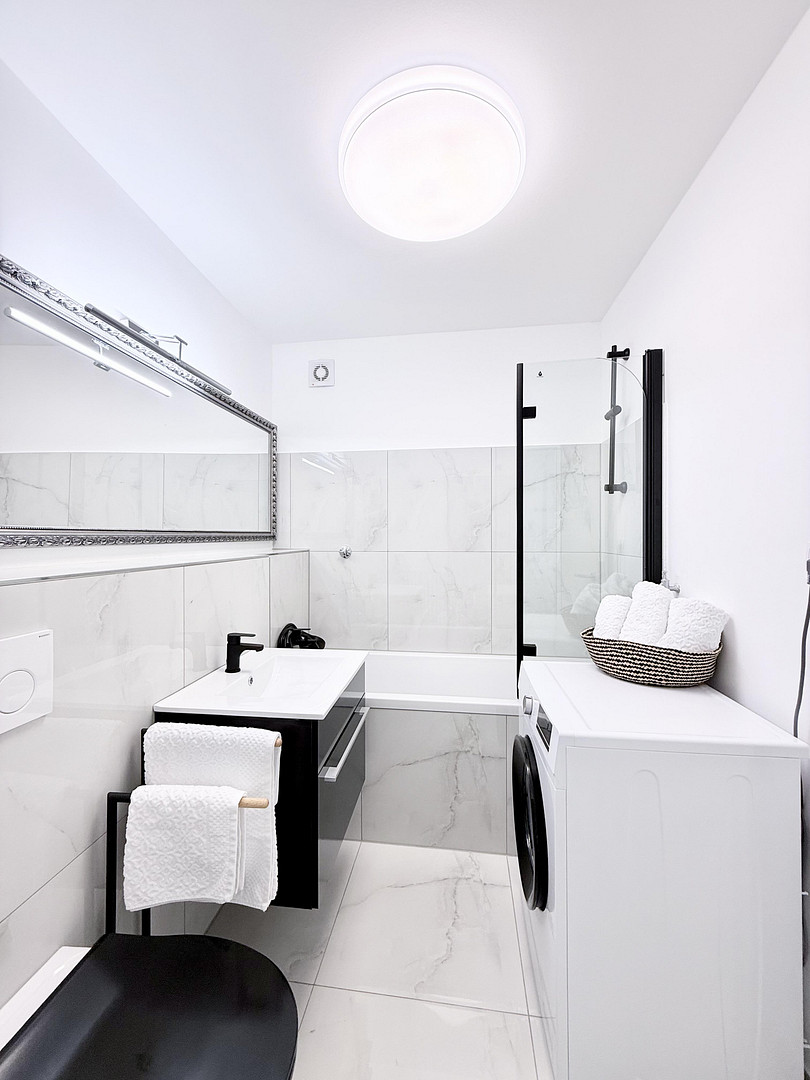 D-Derendorf: Bezugsfreie 2 Zimmer mit Loggia & Aufzug * komplett eingerichtet * Energieklasse D – Golzheimer Straße 129, 40476 Düsseldorf(Derendorf) – Vorschaubild 3