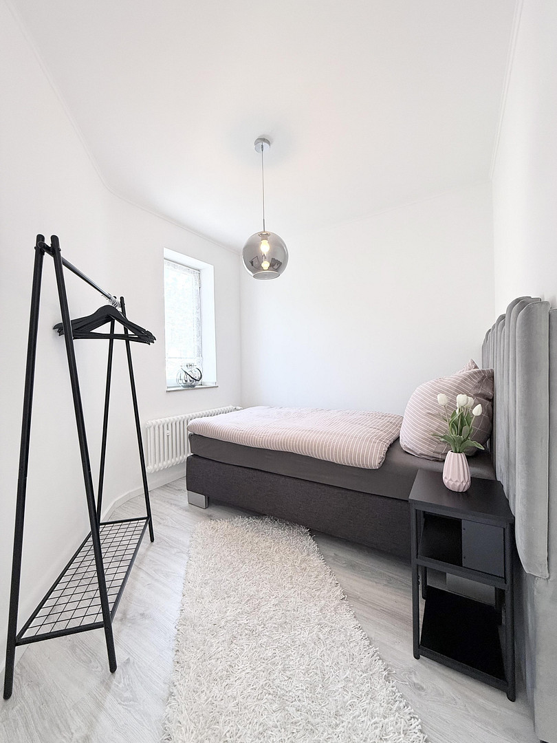D-Derendorf: Bezugsfreie 2 Zimmer mit Loggia & Aufzug * komplett eingerichtet * Energieklasse D – Golzheimer Straße 129, 40476 Düsseldorf(Derendorf) – Vorschaubild 2
