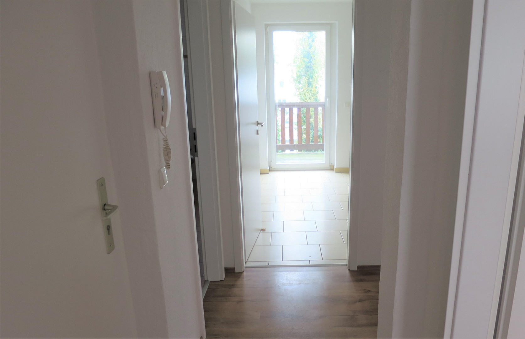Hochwertige und Schöne 2-Raumwohnung in guter Lage mit EBK – Oldenburger Straße 1, 39124 Magdeburg(Neue Neustadt) – Vorschaubild 2