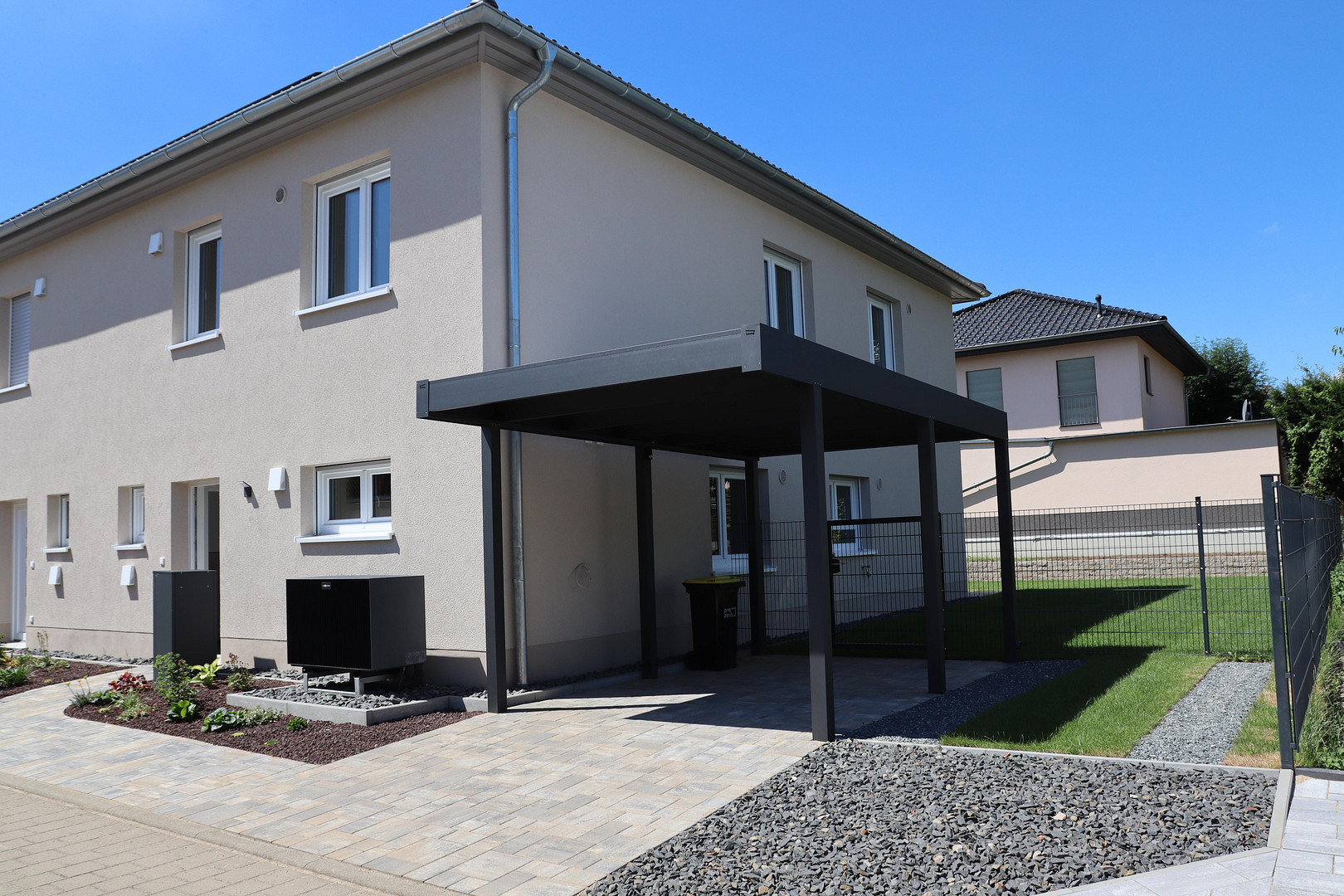 Neubau-DHH in Magdeburg-Diesdorf / familienfreundlicher Garten / Photovoltaik / 2 Stellplätze