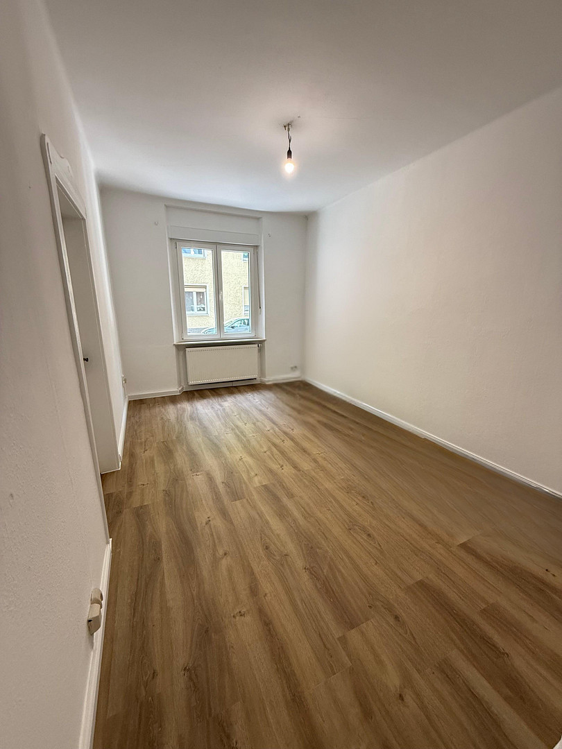 Sofort bezugsfrei: schöne, renovierte 3-Zi.-Wohnung in toller Lage! – Nürnberg(Galgenhof) – Vorschaubild 2