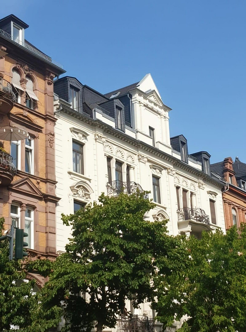 Von Privat: Wohntraum in der Taunusstraße: Wunderschöne Altbauwohnung mit idyllischem Garten