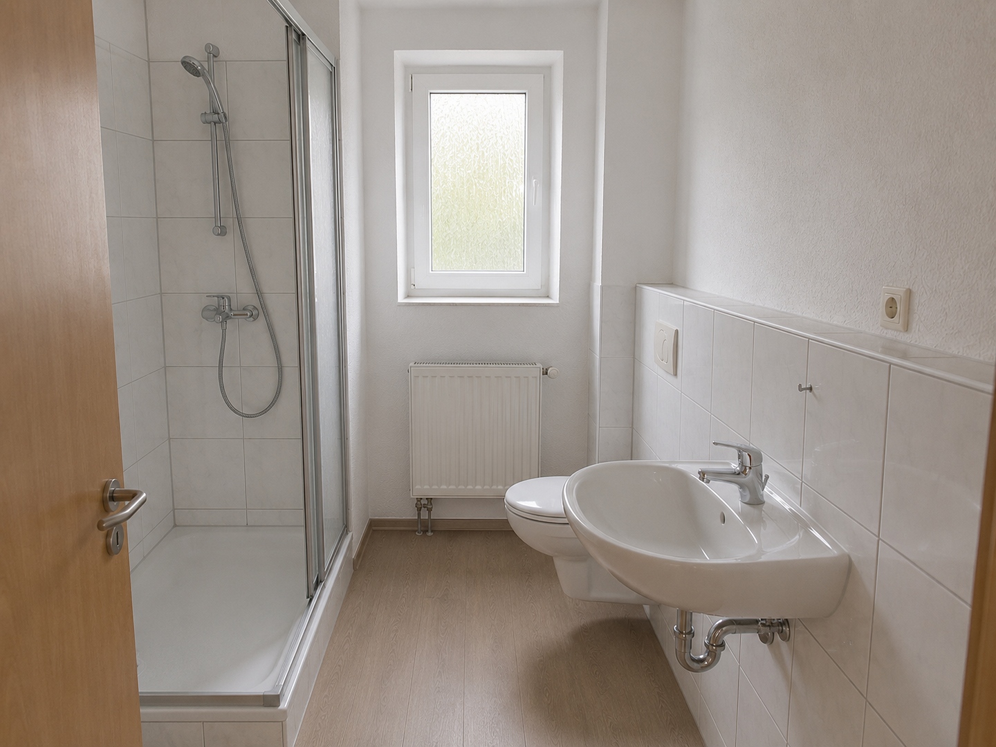 Jobcenter – جوب سنتر – Джобцентер – deine neue Wohnung ist fertig! – Haumannstraße 19, 42651 Solingen – Vorschaubild 4