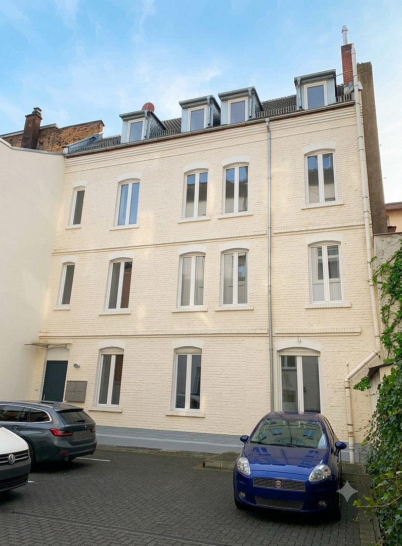 Top saniertes Gründerzeit-Ensemble mit 14 Wohnungen in Wiesbadener Innenstadtlage – Wiesbaden – Vorschaubild 2