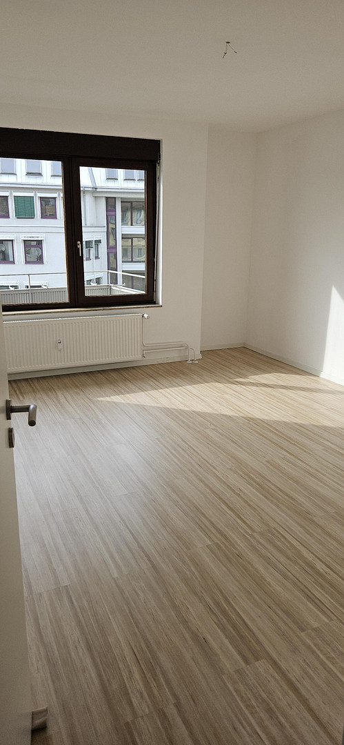 Schöne 3-Zimmer-Wohnung in ruhigem Mehrfamilienhaus mit Balkon – Pforzheim – Vorschaubild 2