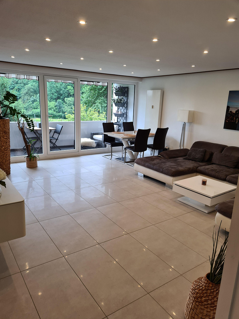 Modern sanierte 3,5-Zimmer-Wohnung mit Balkon, Garage & EBK | Eigennutzer oder ca. 6 % Rendite – Essen(Schönebeck) – Vorschaubild 2