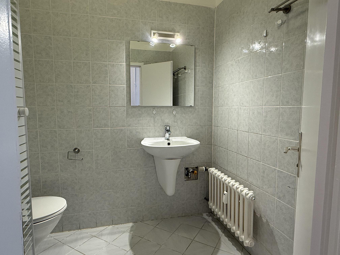Helle bezugsfreie 1-Zimmer Altbauwohnung in der Nähe vom Schlosse Charlottenburg (provisionsfrei) – Mindener Straße 3, 10589 Berlin(Charlottenburg) – Vorschaubild 5