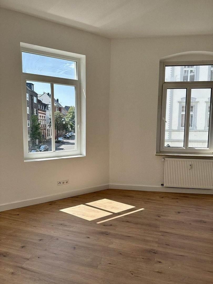 Helle bezugsfreie, renovierte 3,5-Zi-Altbauwohnung mit neuer EBK in Düsseldorf-Alt Eller – Düsseldorf(Eller) – Vorschaubild 8