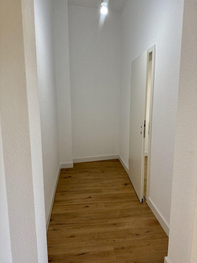 Helle bezugsfreie, renovierte 3,5-Zi-Altbauwohnung mit neuer EBK in Düsseldorf-Alt Eller – Düsseldorf(Eller) – Vorschaubild 13