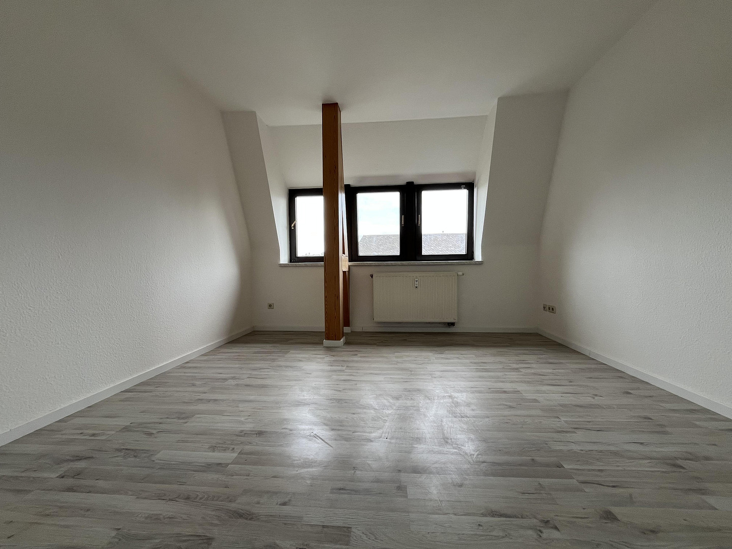 Erstbezug nach Sanierung - Großzügige 3-Raumwohnung in Zwickau-Nord im DG – Thomas-Mann-Straße 13, 8058 Zwickau – Vorschaubild 10