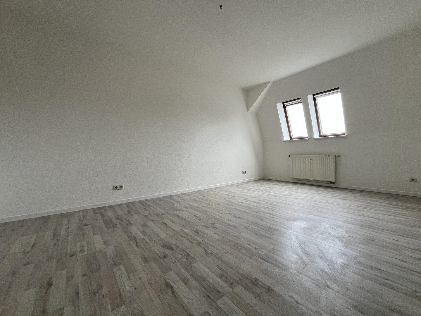 Erstbezug nach Sanierung - Großzügige 3-Raumwohnung in Zwickau-Nord im DG – Thomas-Mann-Straße 13, 8058 Zwickau – Vorschaubild 8