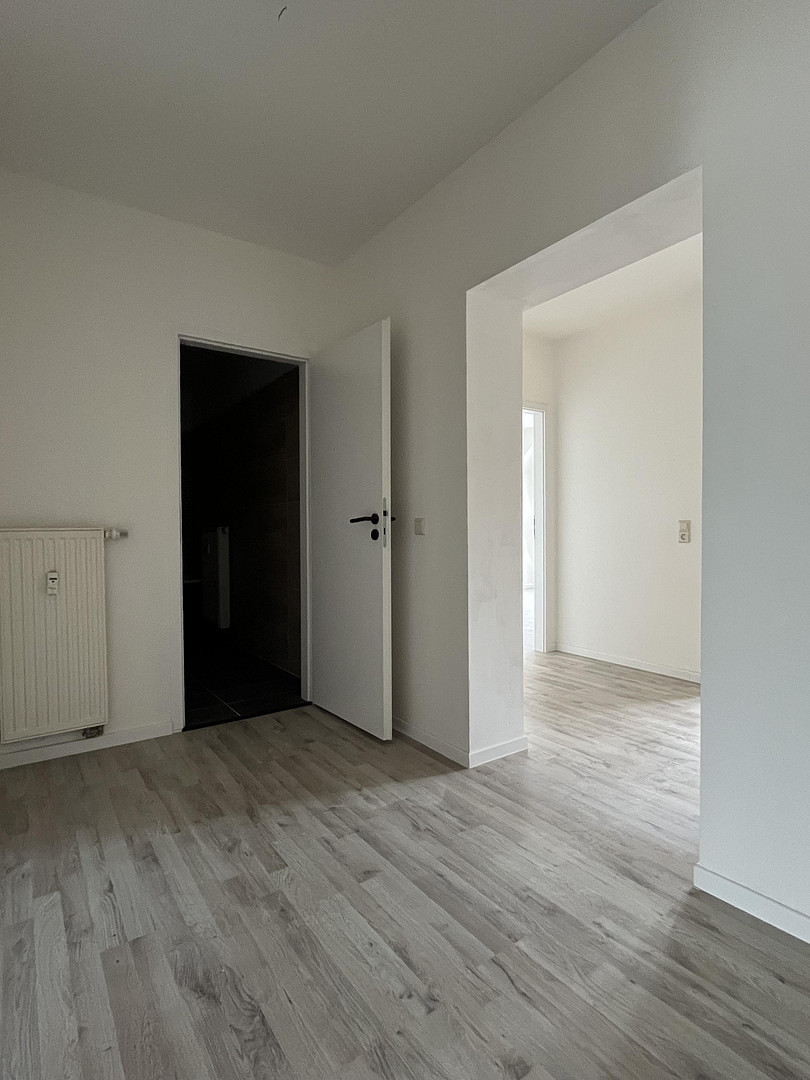 Erstbezug nach Sanierung - Großzügige 3-Raumwohnung in Zwickau-Nord im DG – Thomas-Mann-Straße 13, 8058 Zwickau – Vorschaubild 7
