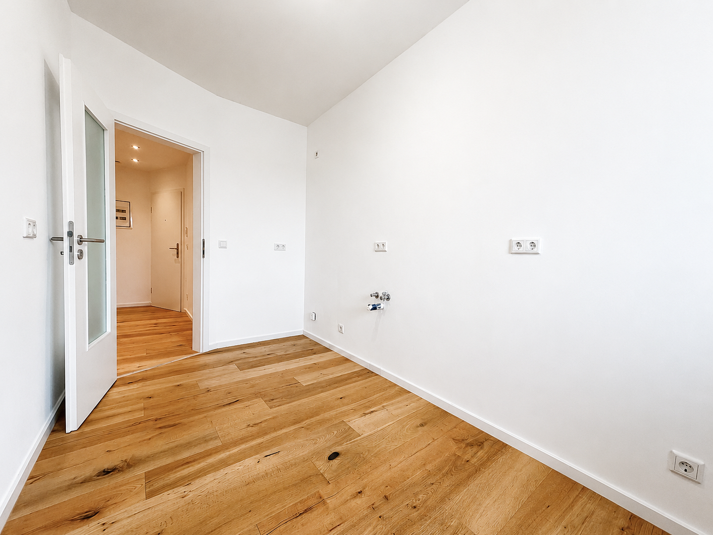 Umfassend modernisierte 2-Zimmer-Wohnung mit Balkon, Aufzug und Kellerraum im Zentrum Düsseldorfs! – Gerresheimer Straße 65, 40211 Düsseldorf(Stadtmitte) – Vorschaubild 16