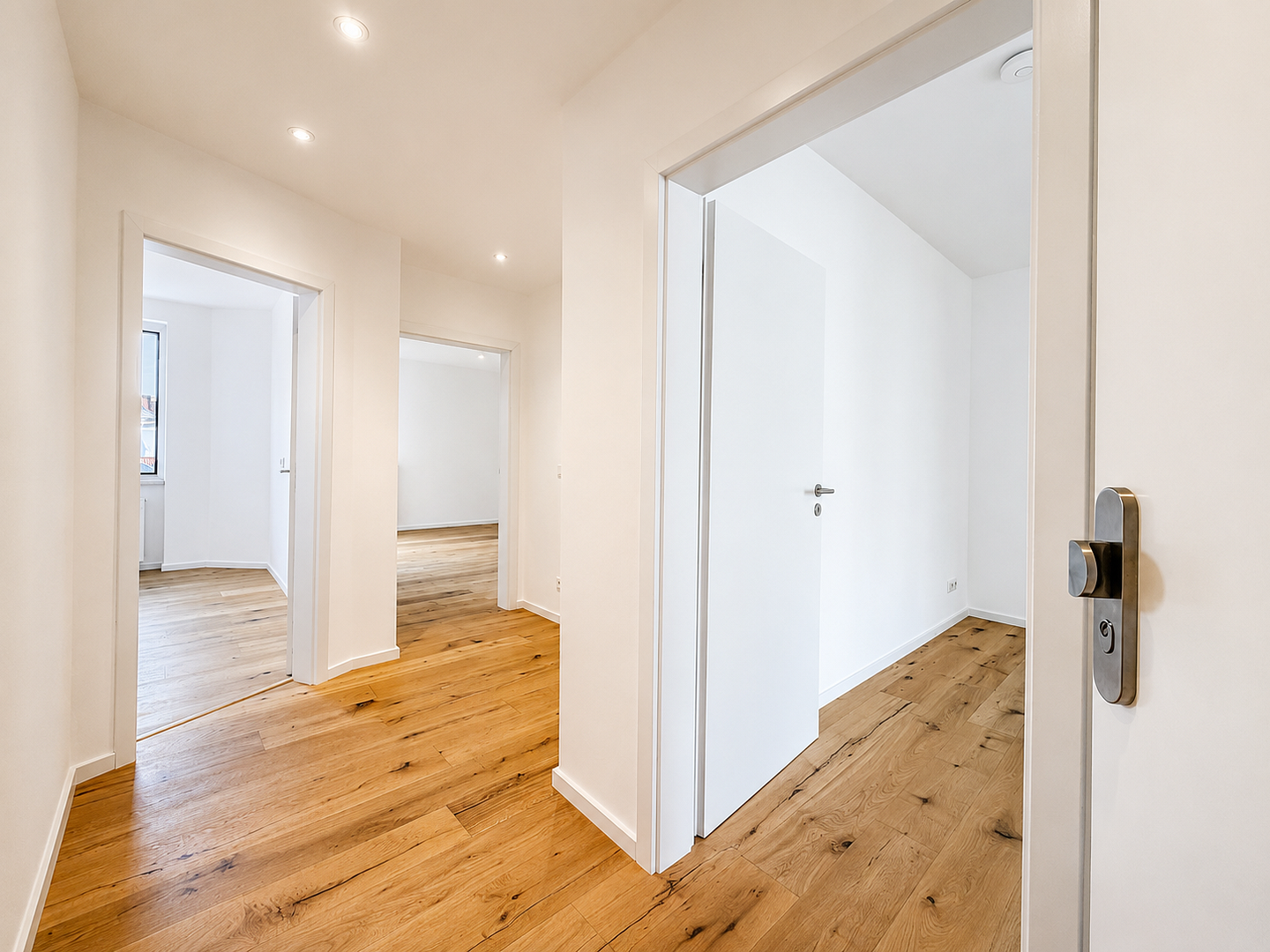 Umfassend modernisierte 2-Zimmer-Wohnung mit Balkon, Aufzug und Kellerraum im Zentrum Düsseldorfs! – Gerresheimer Straße 65, 40211 Düsseldorf(Stadtmitte) – Vorschaubild 2