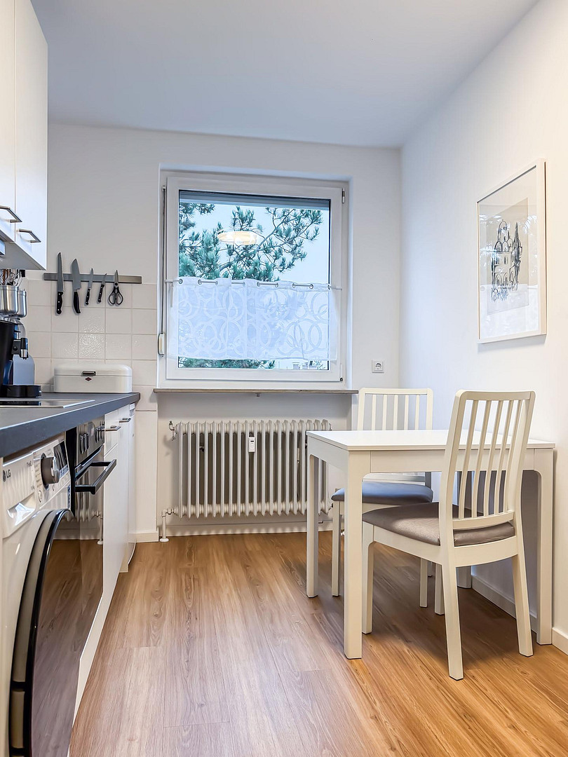 Mit sonnigem Balkon: Möbliertes Zimmer in großzügiger 2er WG – Steinforststr. 38, 91056 Erlangen(Alterlangen) – Vorschaubild 4