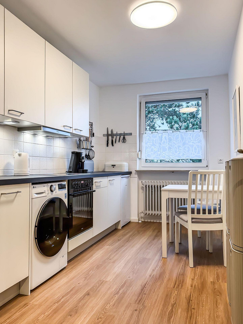 Mit sonnigem Balkon: Möbliertes Zimmer in großzügiger 2er WG – Steinforststr. 38, 91056 Erlangen(Alterlangen) – Vorschaubild 3