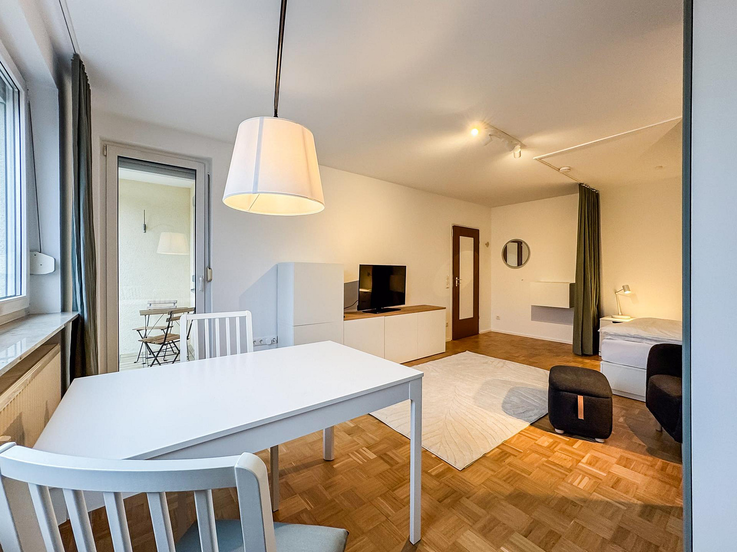 Mit sonnigem Balkon: Möbliertes Zimmer in großzügiger 2er WG – Steinforststr. 38, 91056 Erlangen(Alterlangen) – Vorschaubild 2