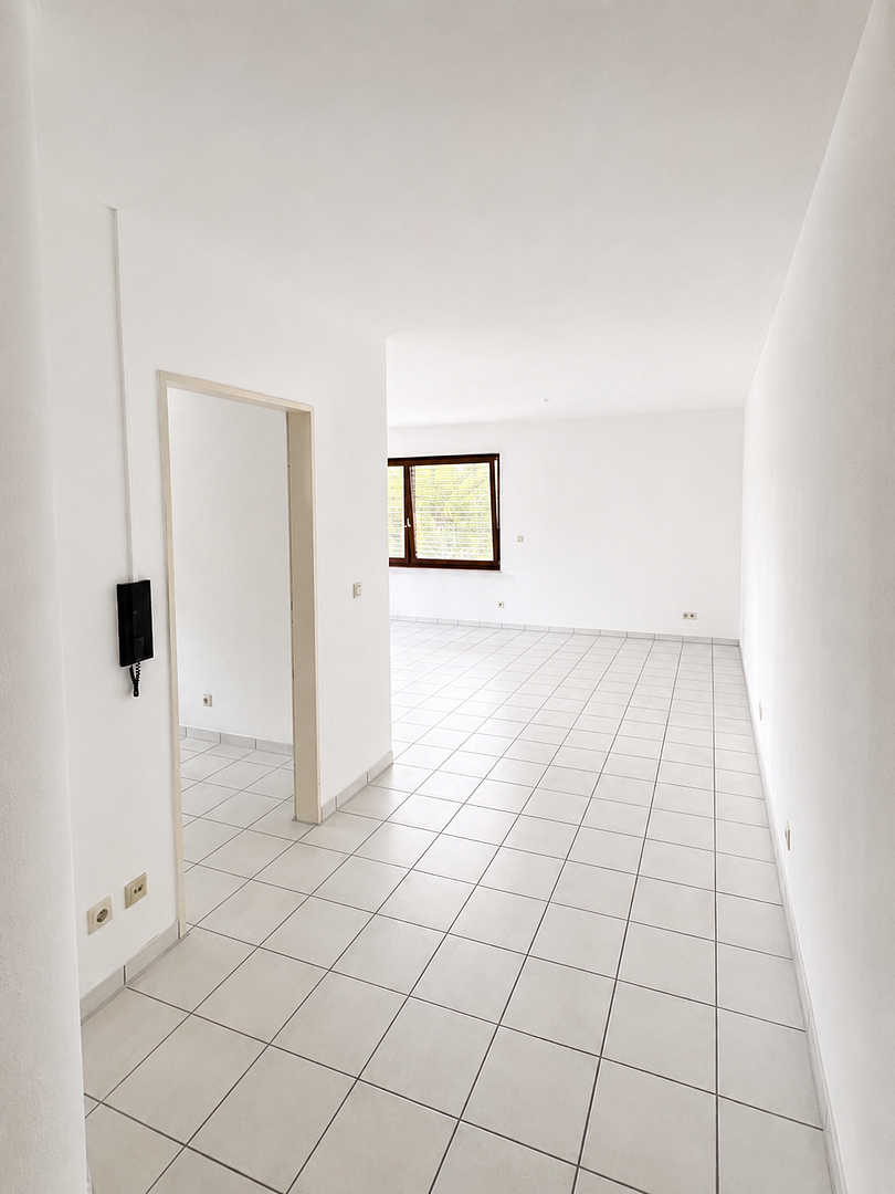 Renovierte 3-Zimmer Wohnung mit offenem Wohnkonzept, Weitblick und Garage – Pforzheim – Vorschaubild 2