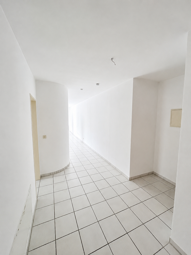 Renovierte 3-Zimmer Wohnung mit offenem Wohnkonzept, Weitblick und Garage