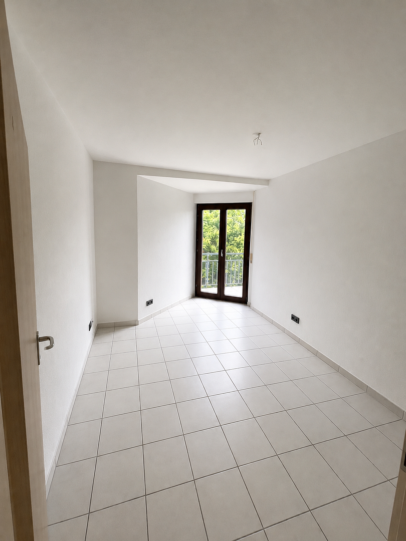 Renovierte 3-Zimmer Wohnung mit offenem Wohnkonzept, Weitblick und Garage – Pforzheim – Vorschaubild 4