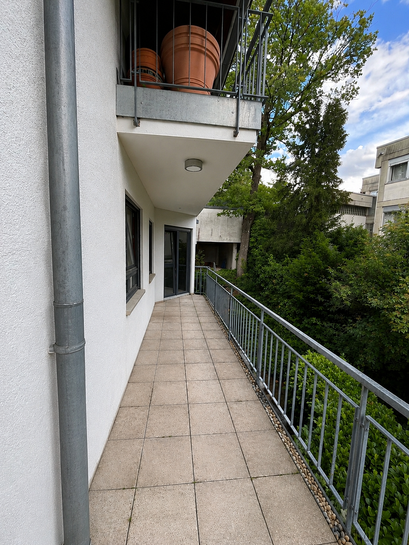 Renovierte 3-Zimmer Wohnung mit offenem Wohnkonzept, Weitblick und Garage – Pforzheim – Vorschaubild 8