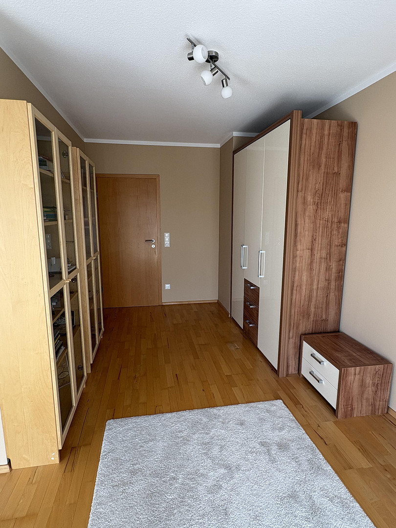Familienfreundliche Doppelhaushälfte mit Blick ins Grüne, 7 Zimmer, PV-Anlage – 65207 Wiesbaden(Am Rotenberg) – Vorschaubild 13