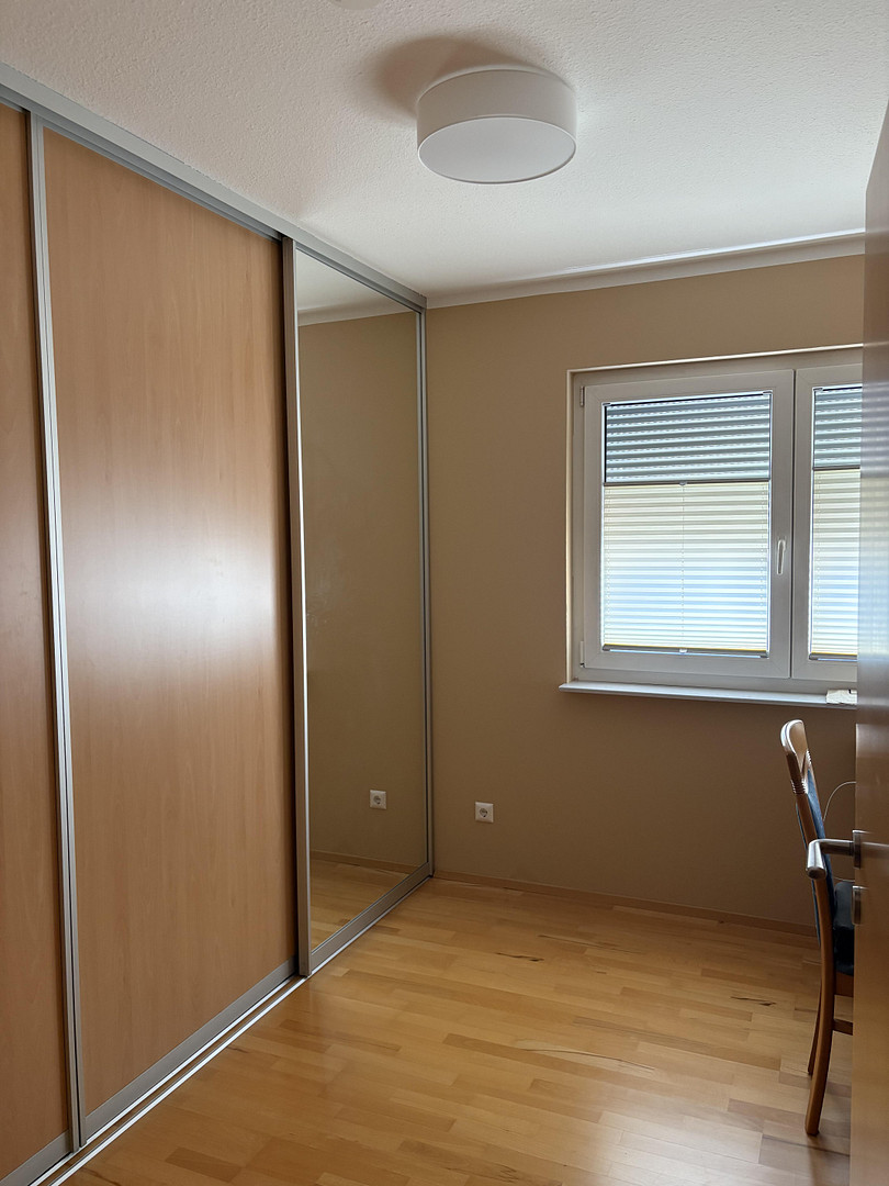 Familienfreundliche Doppelhaushälfte mit Blick ins Grüne, 7 Zimmer, PV-Anlage – 65207 Wiesbaden(Am Rotenberg) – Vorschaubild 15