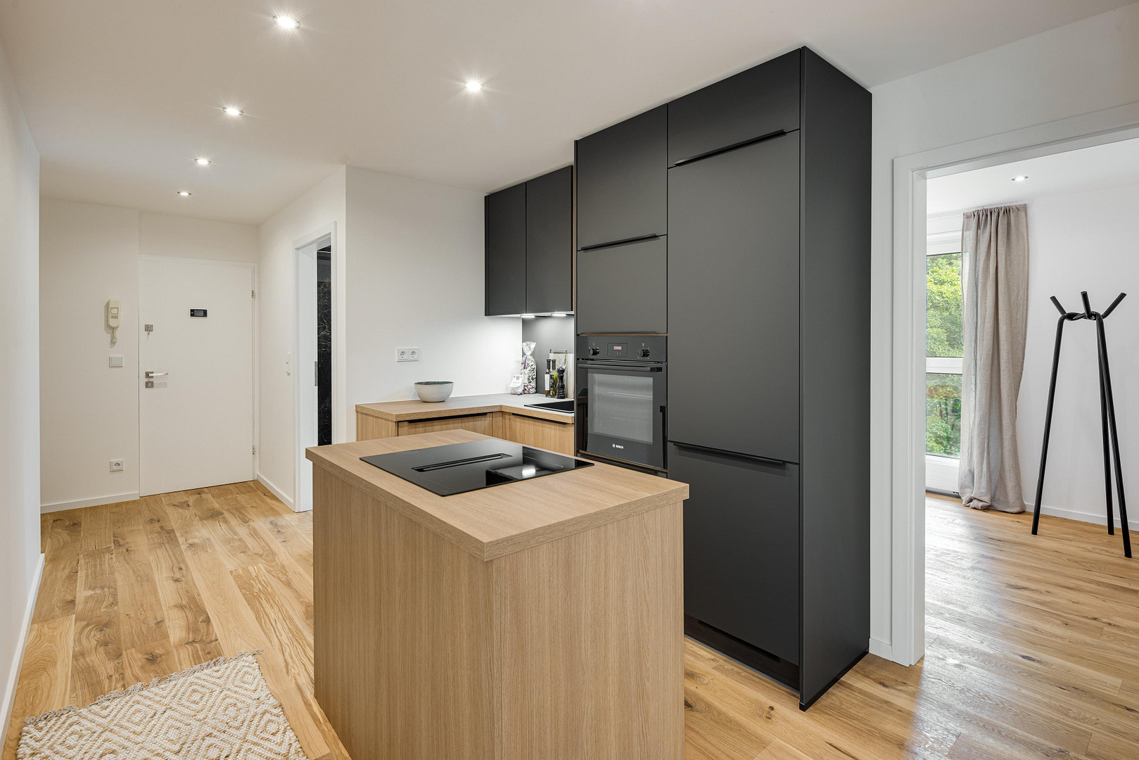 Wohnen wie im Neubau – stilvoll kernsanierte 3-Zimmer-Wohnung mit Balkon im Grünen – 81243 München(Aubing) – Vorschaubild 2