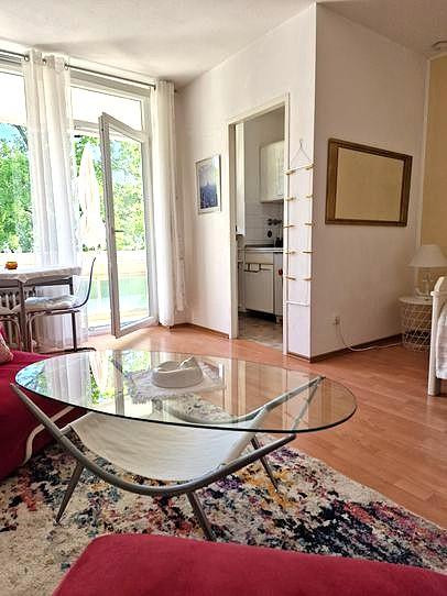 Möblierte, helle 1-Zimmer-Wohnung mit Südloggia in absolut ruhiger und dennoch zentraler Lage! – Regina-Ullmann-Str., 81927 München(Johanneskirchen) – Vorschaubild 2