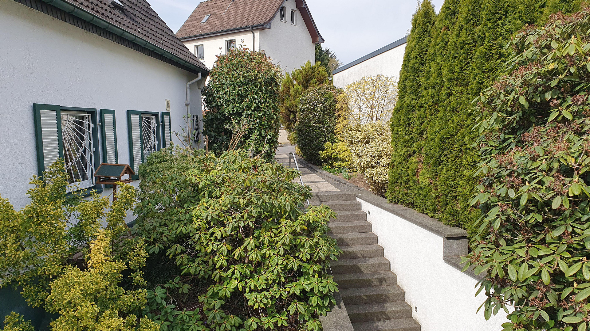 Freistehendes Einfamilienhaus mit Einliegerwohnung, Pool und großem Garten in Remscheid Süd – Remscheid – Vorschaubild 5