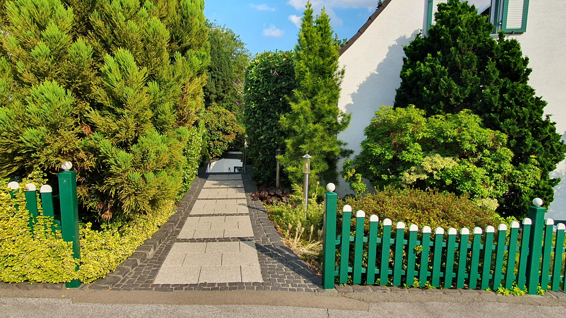 Freistehendes Einfamilienhaus mit Einliegerwohnung, Pool und großem Garten in Remscheid Süd – Remscheid – Vorschaubild 4