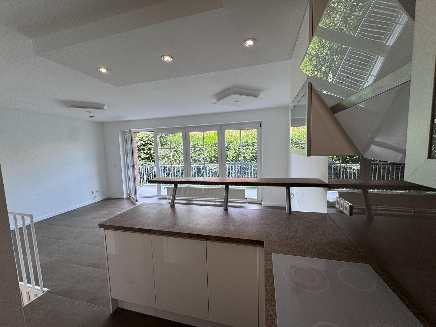 Lichtdurchflutete 2,5-Zimmer-Maisonette, Terrasse und Garten – frisch renoviert & sofort beziehbar