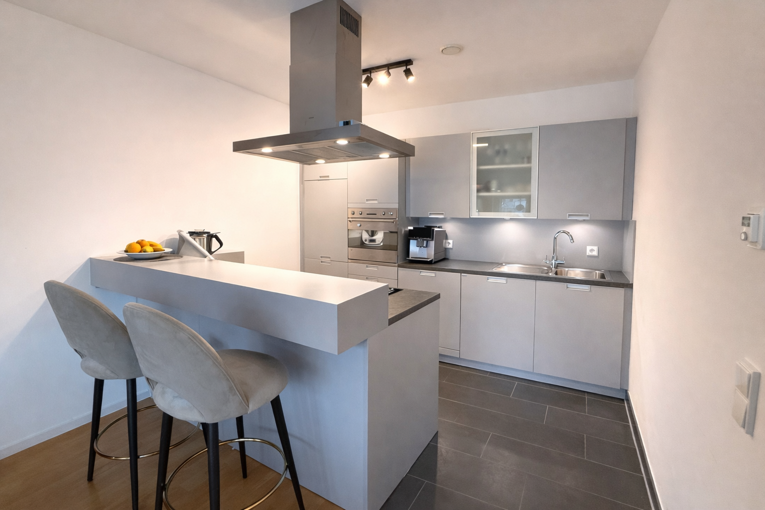 Möbliert: Moderne 4-Zimmer-Wohung in den Welfenhöfen (befristet auf zwei Jahre) – Welfenstraße 68, 81541 München(Au) – Vorschaubild 4
