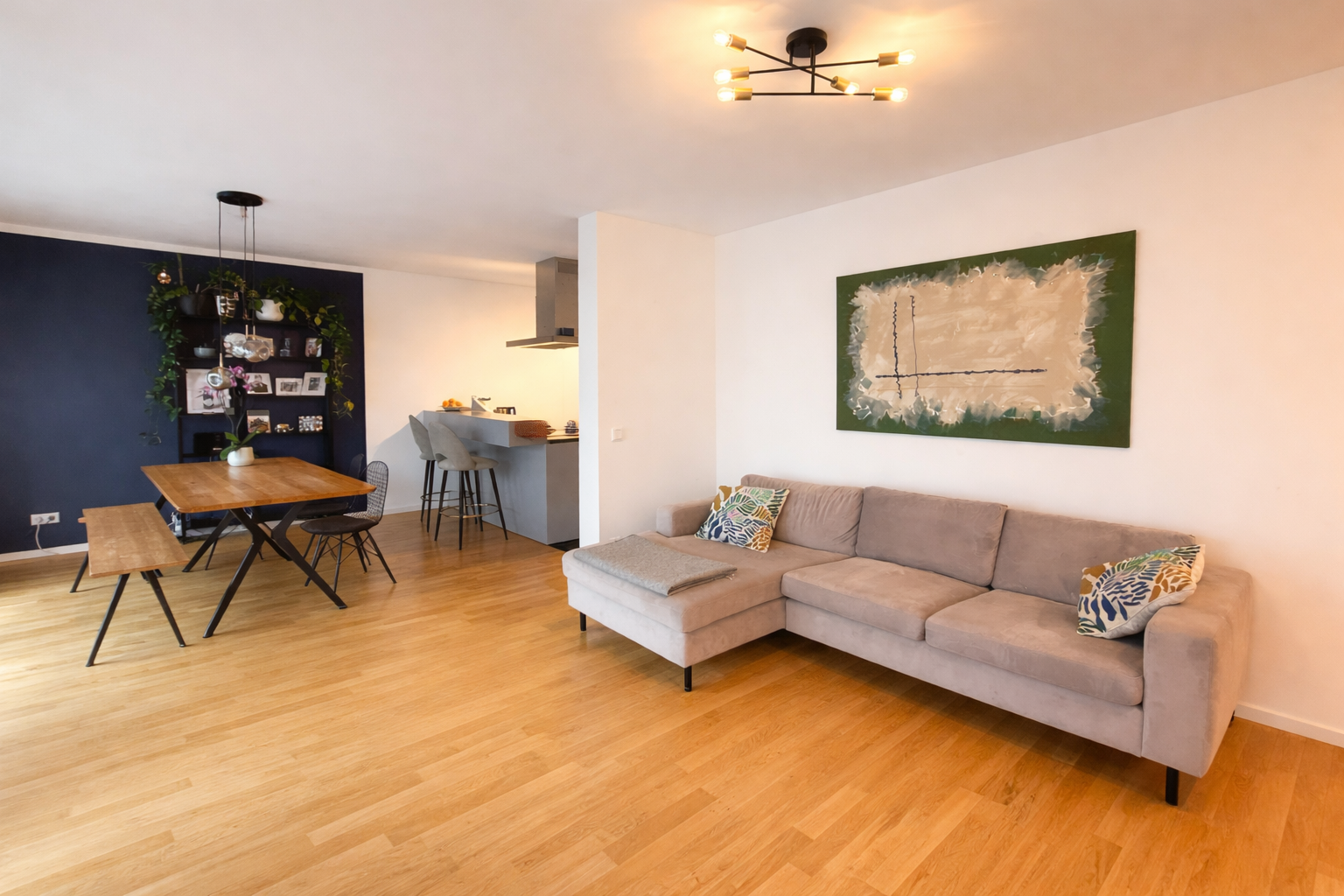 Möbliert: Moderne 4-Zimmer-Wohung in den Welfenhöfen (befristet auf zwei Jahre) – Welfenstraße 68, 81541 München(Au) – Vorschaubild 2