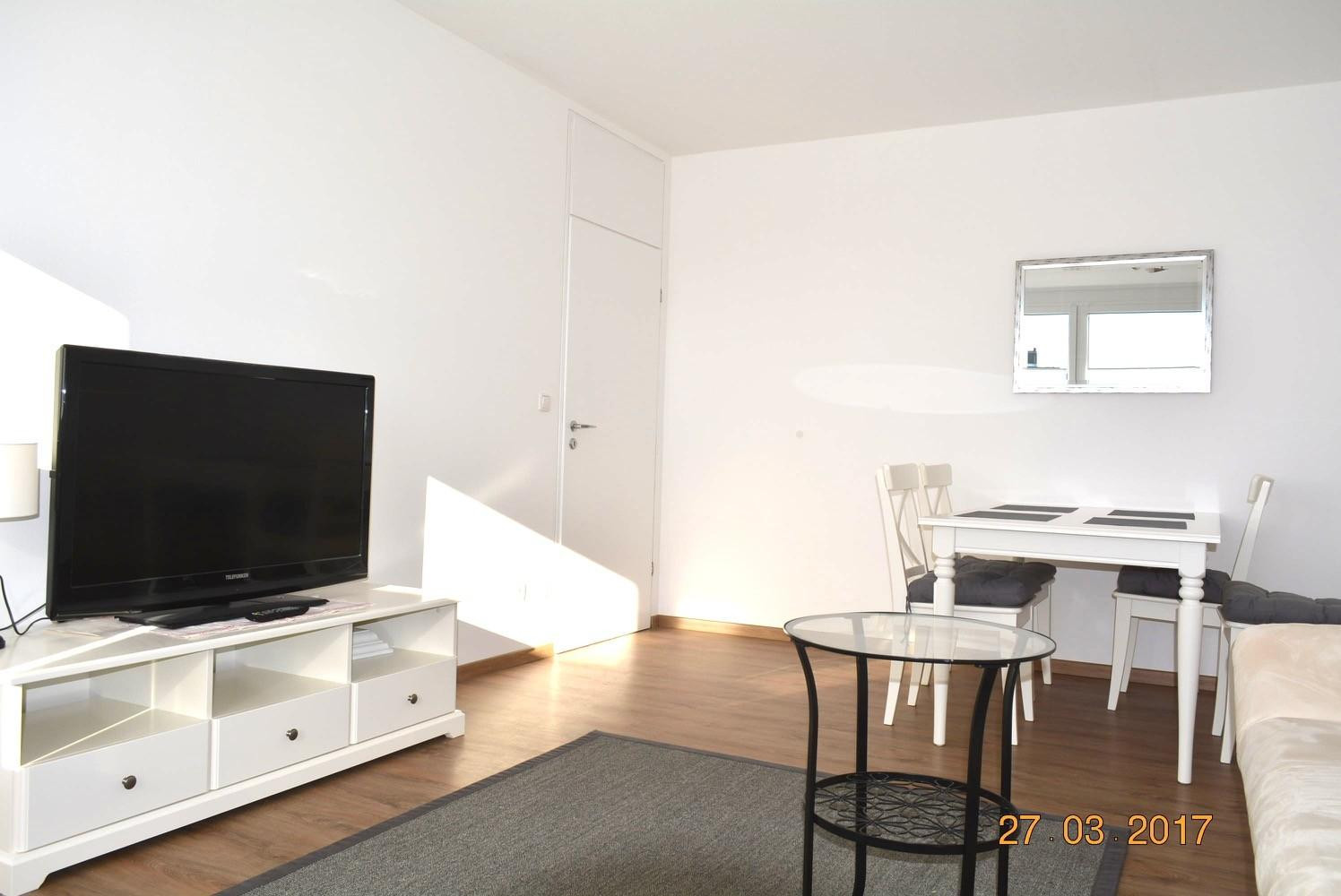 Helle 2,5 Zimmer Wohnung, vollmöbliert mit TG- Stellplatz in zentraler Lage München-Laim – Rapotostraße 4, 80687 München(Laim) – Vorschaubild 2