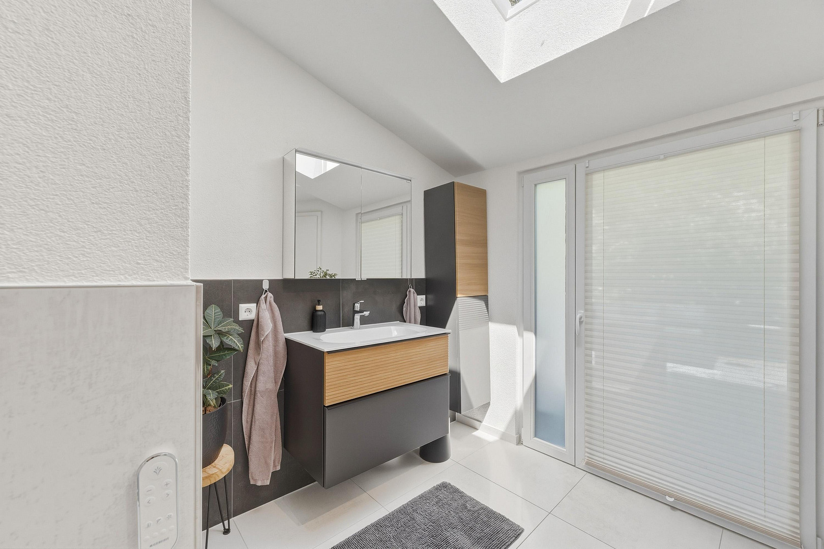 Kernsanierte Doppelhaushälfte mit Einliegerwohnung – 70329 Stuttgart(Rohracker) – Vorschaubild 12