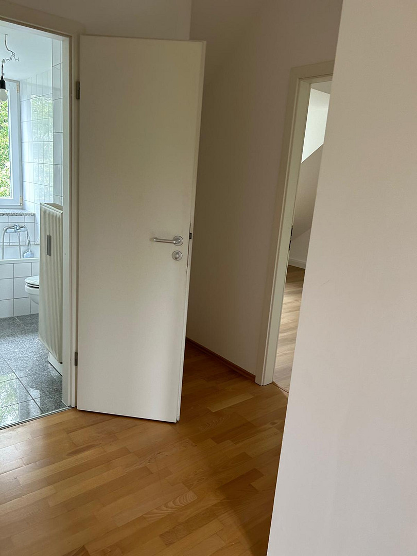 Renovierte 3-Zimmer-Dachgeschosswohnung (WG geeignet) – Einhornalle 41, 81377 München(Sendling-Westpark) – Vorschaubild 14