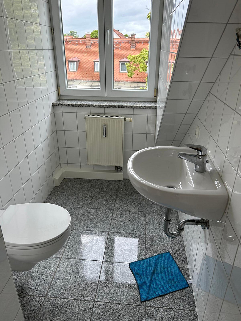 Renovierte 3-Zimmer-Dachgeschosswohnung (WG geeignet) – Einhornalle 41, 81377 München(Sendling-Westpark) – Vorschaubild 9