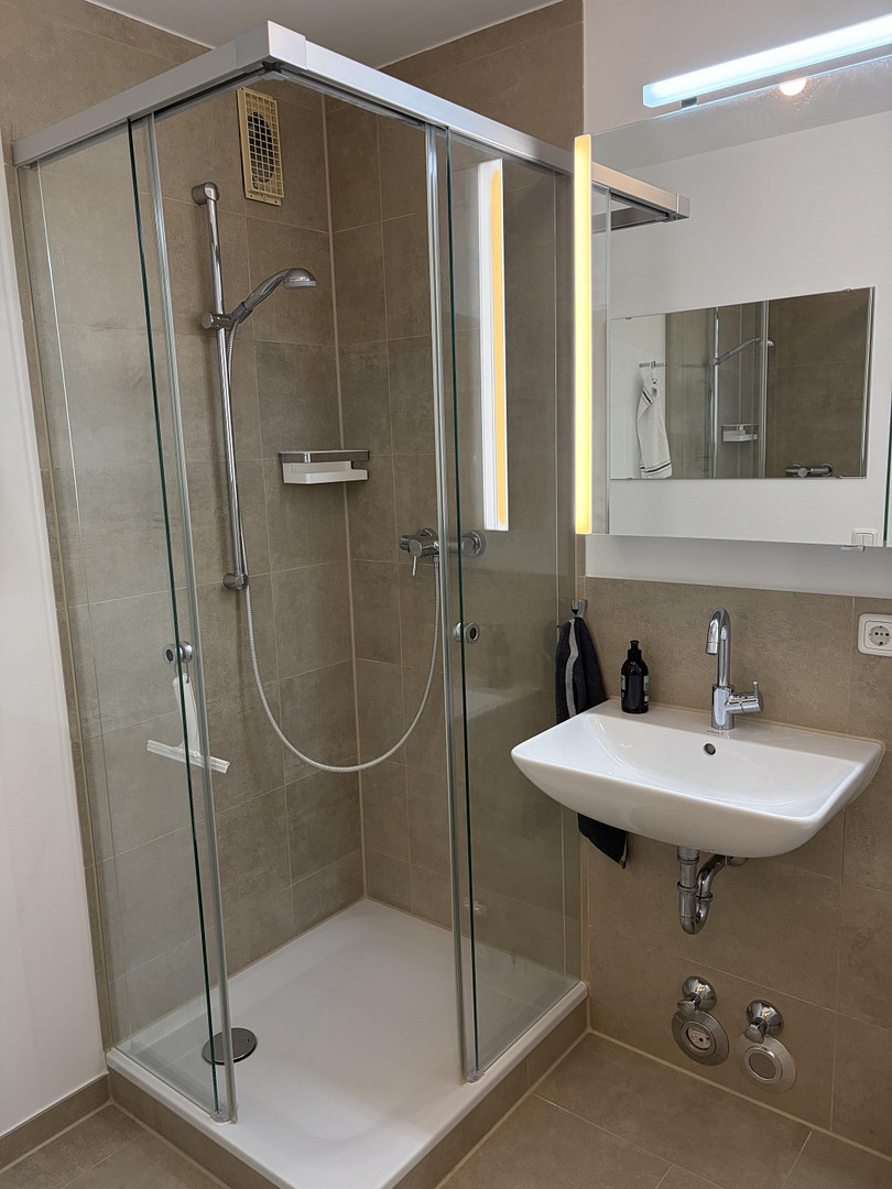 Hochwertig renovierte 2‑Zimmer Wohnung mit großem Balkon – Mauerkircherstraße 85, 81925 München(Bogenhausen) – Vorschaubild 12