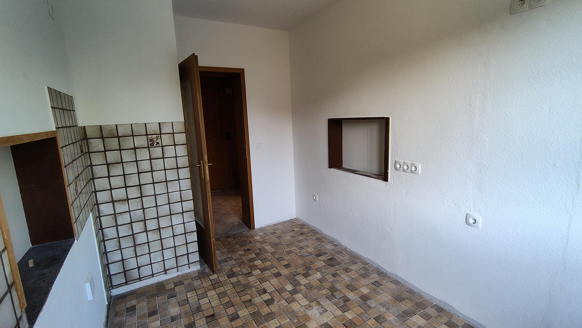 Renovierte 4-Zimmerwohnung in Duisburg-Mittelmeiderich demnächst zu vermieten – Burgstraße 20, 47137 Duisburg(Mittelmeiderich) – Vorschaubild 5